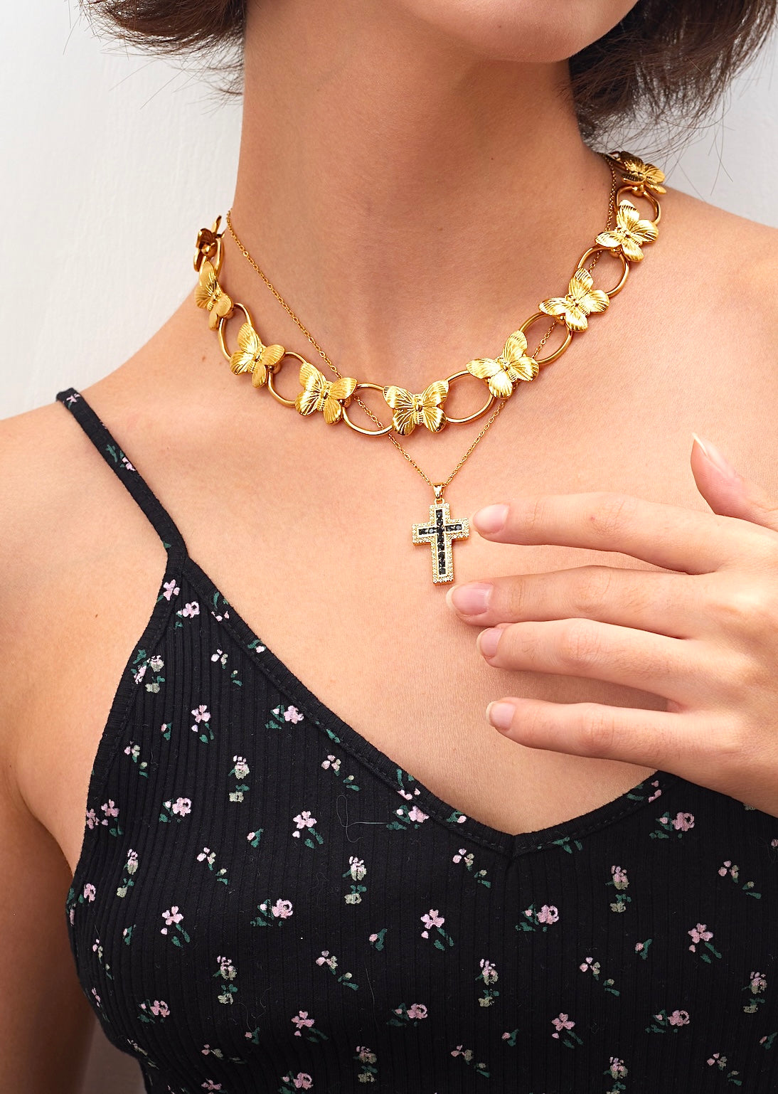 Raphaelle Glittering Cross Necklace - Black