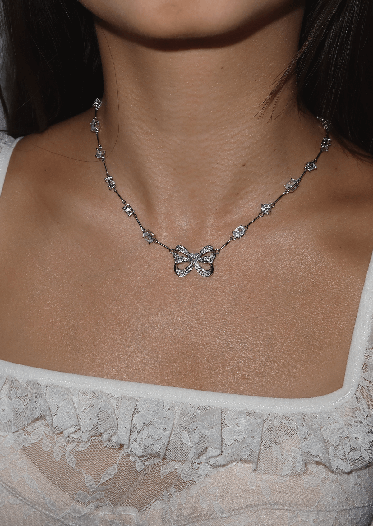 Brilliant Bene Bow Necklace