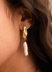 Betty Pearl Golden Earrings