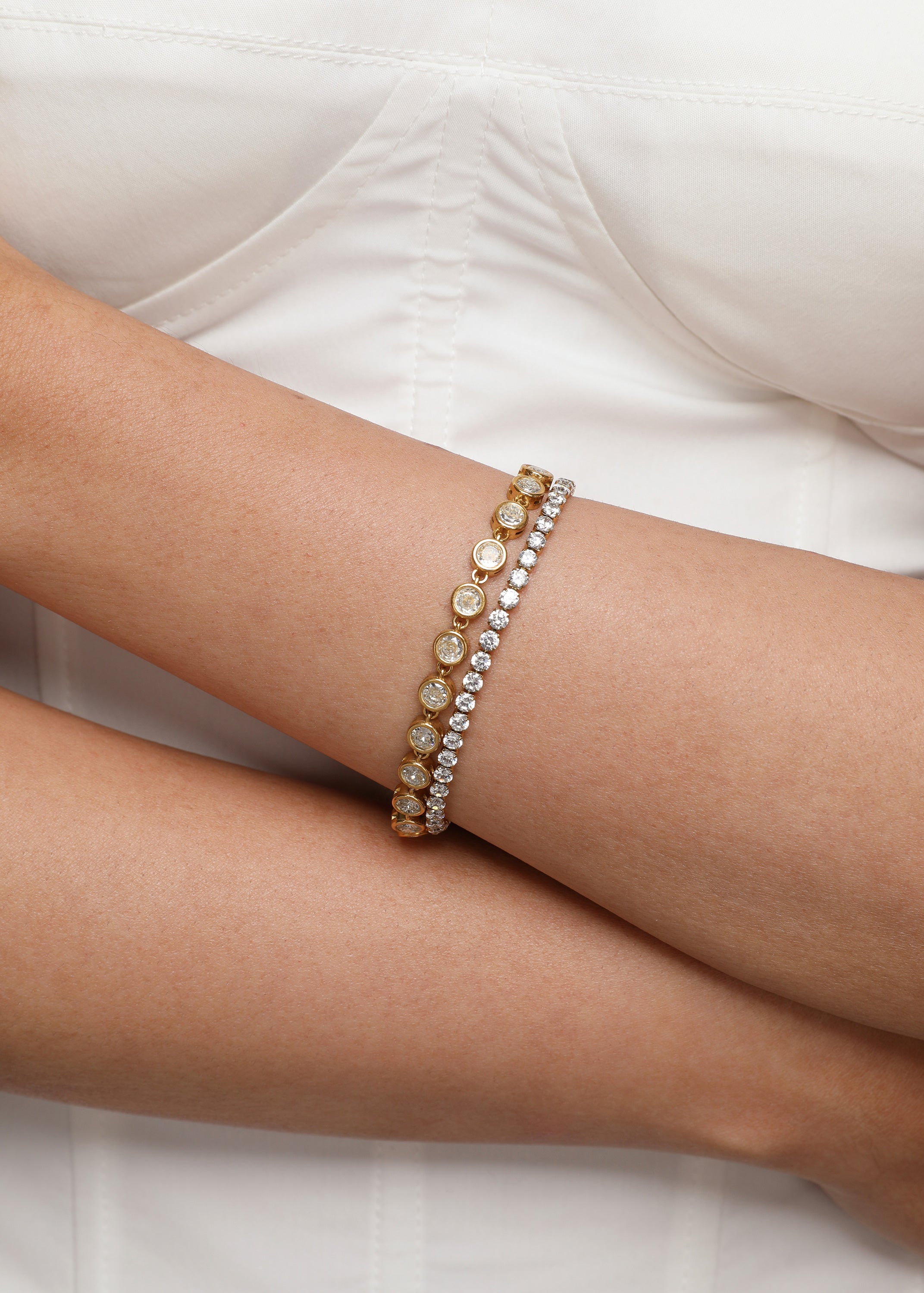 Amelie Glittering Golden Bracelet - V