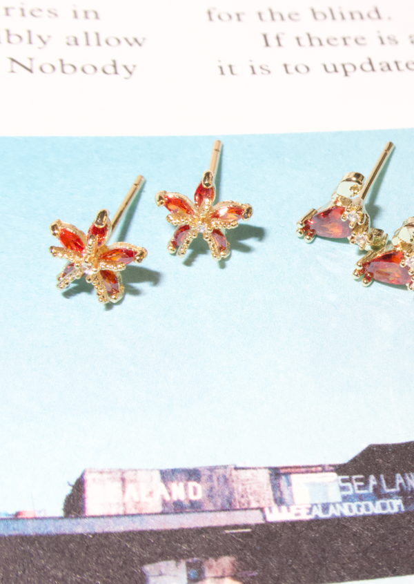 Glittering Petit Red Seastar Stud Earrings