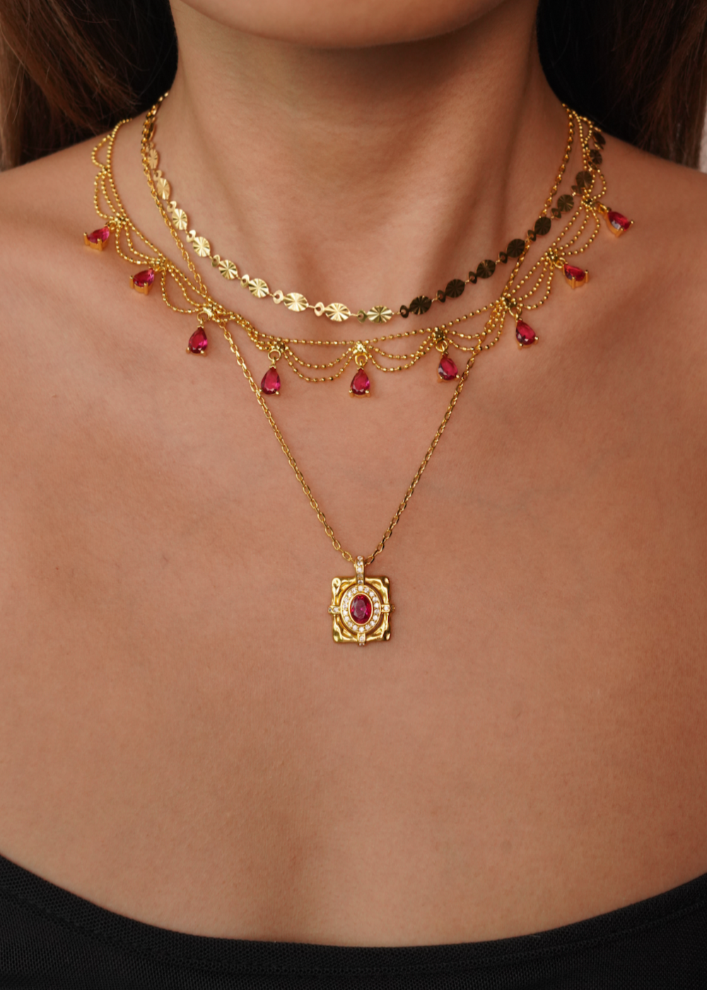 Maelle Red Romantic Golden Necklace