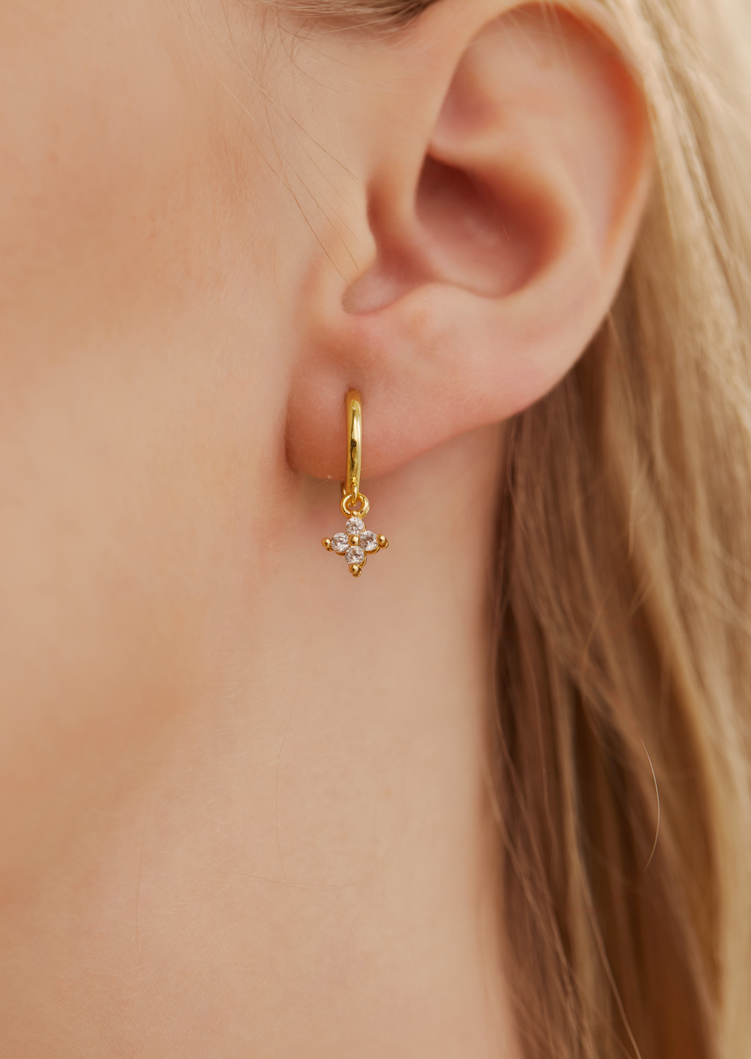 Penelope Glittering Clover Earrings