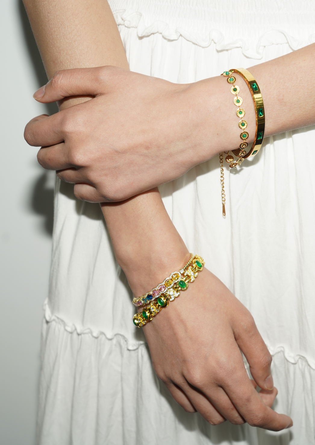 Glittering Serena Green Gem Stones Golden Bracelet