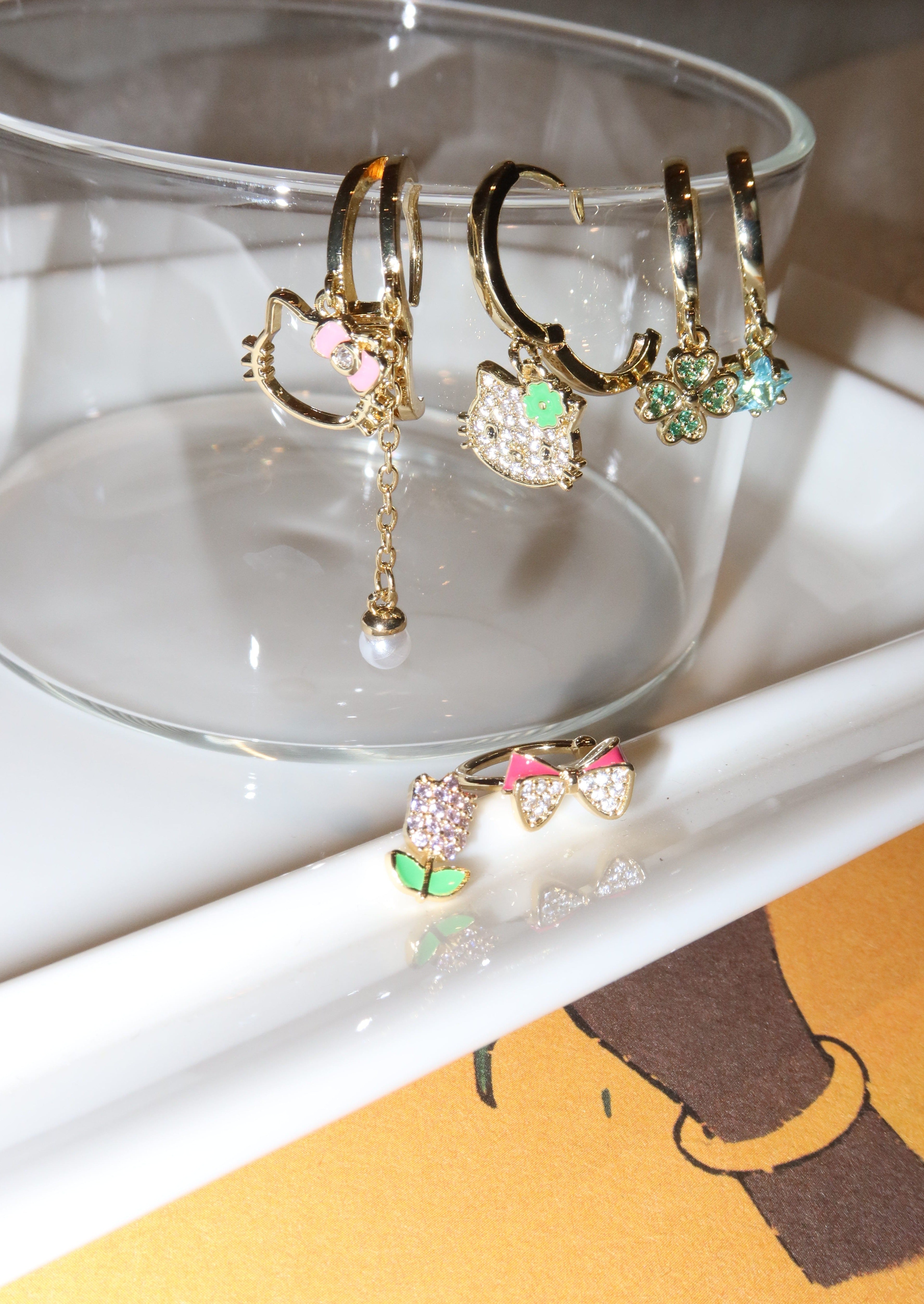 Conjunto de pendientes de trébol de primavera de Kitty