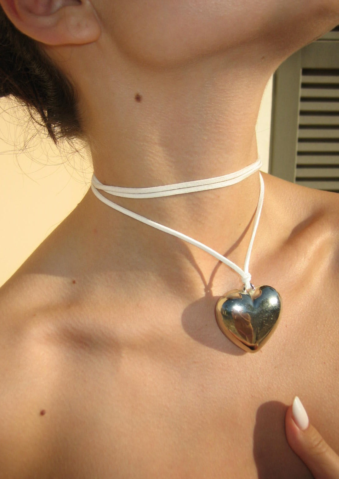 Collar de corazón de terciopelo blanco Isabelle