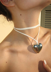 Collar de corazón de terciopelo blanco Isabelle