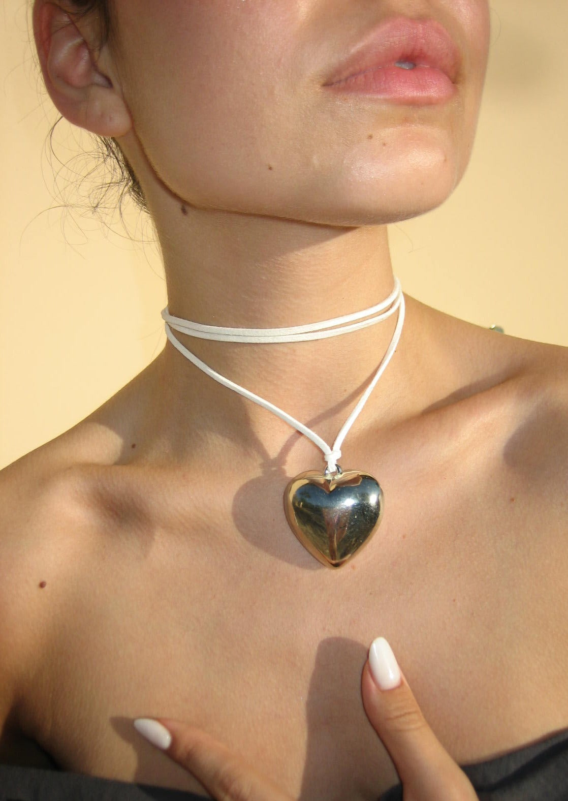 Collar de corazón de terciopelo blanco Isabelle