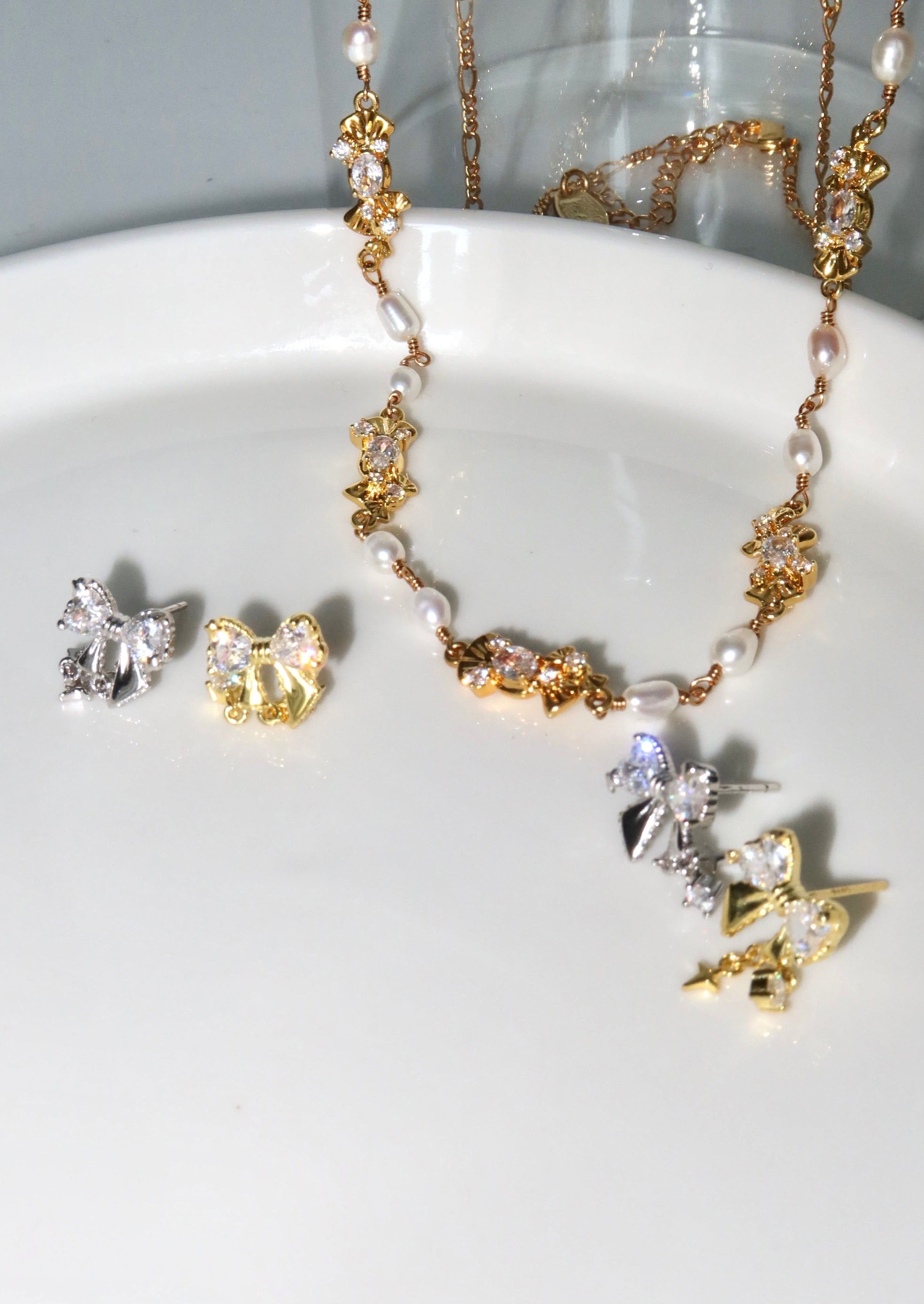 Laurent Pearl Golden Necklace