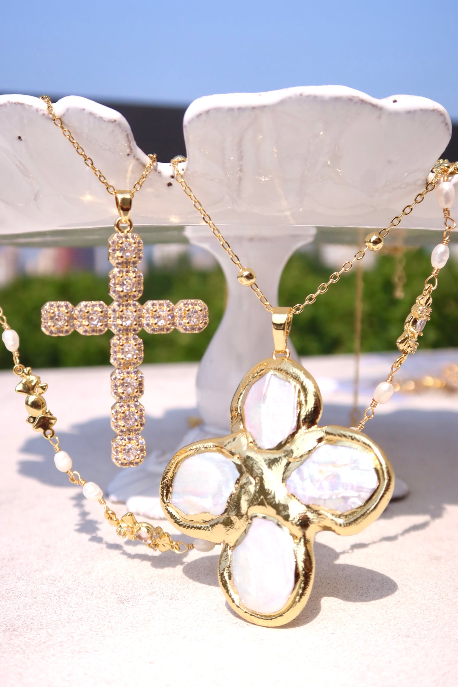 Lucky Lou Flower Pearl Golden Necklace