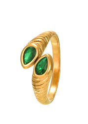 Anillo dorado con piedra gema verde Lissie