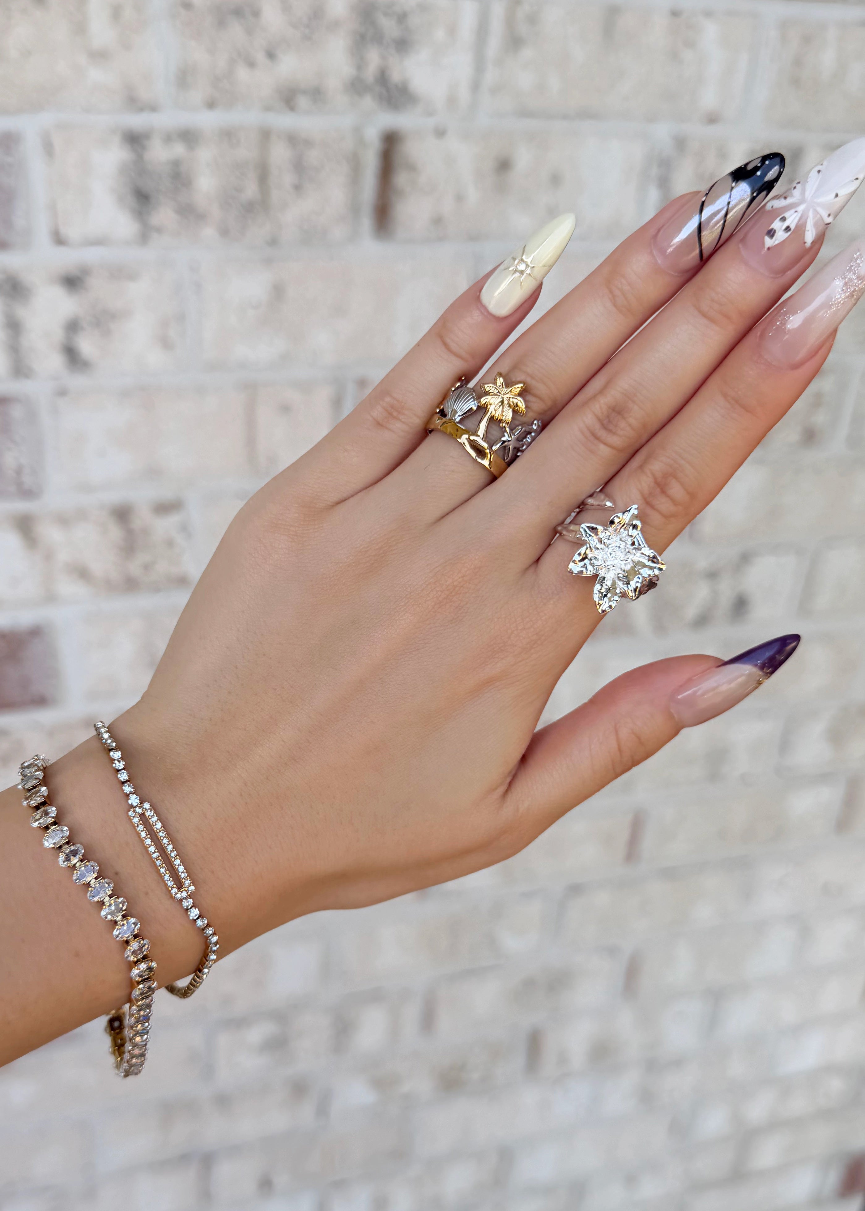 Lily_Garden_Silver_Ring-Tropical_Golden_Silver_Ring-Amelie_Glittering_Golden_Bracelet_-_V