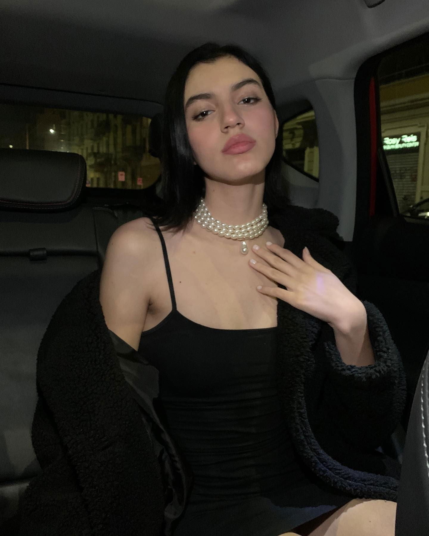 Alexa Elegant Pearl Choker Necklace