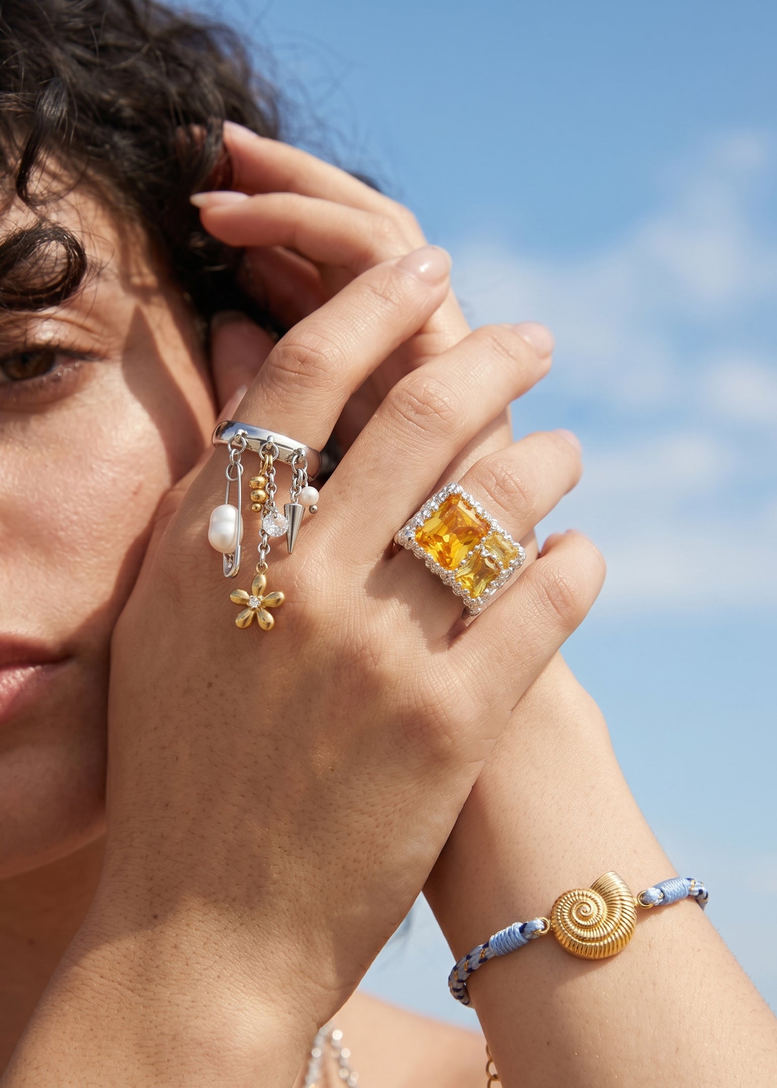 lipa-summer-cord-bracelet-blue_allison-ring-flower_shakira-glittering-ring-silver-yellow.jpg